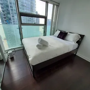 luxury-condo-2bed-2bath-downtown-toronto.niagara-fallshotels.com/