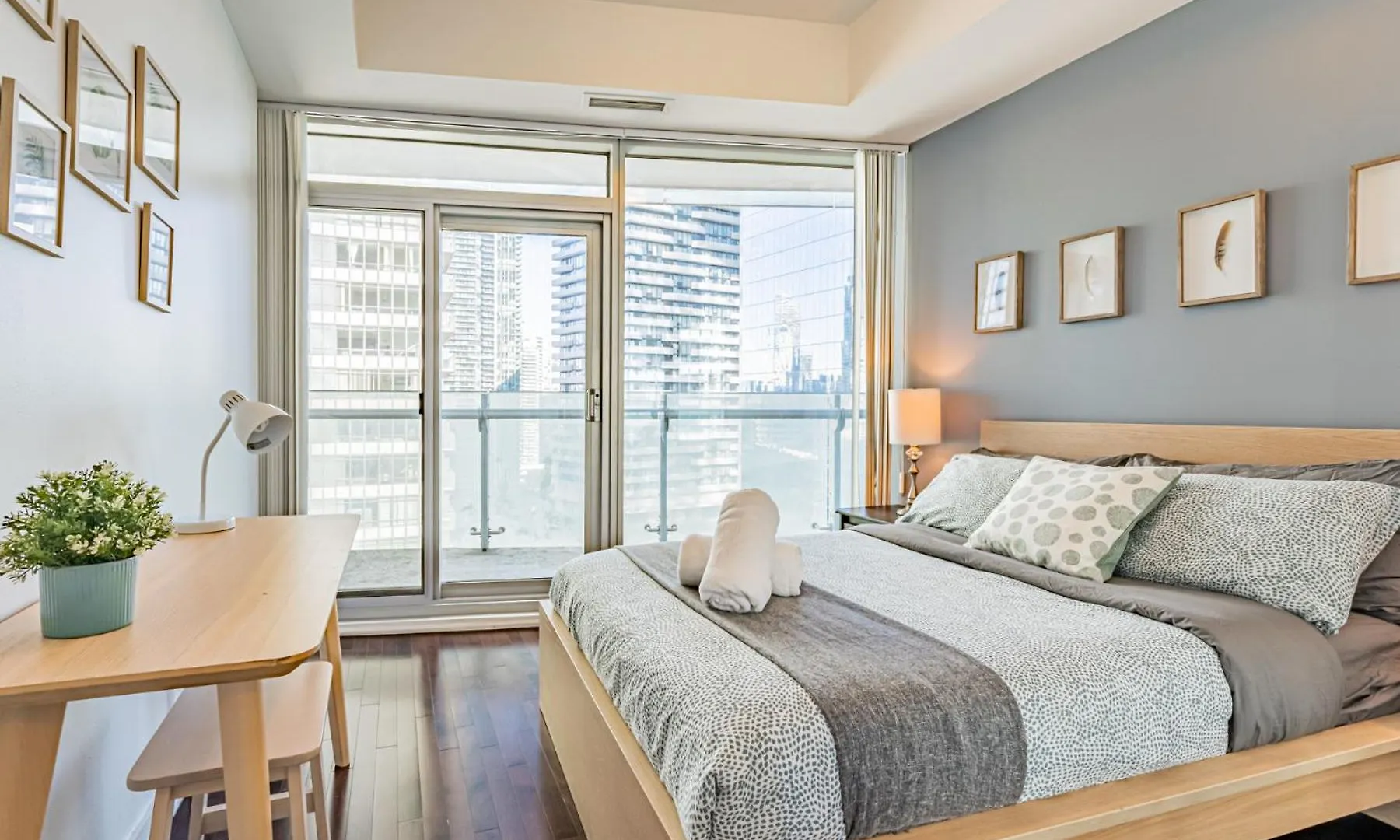 York Suites Toronto Canada