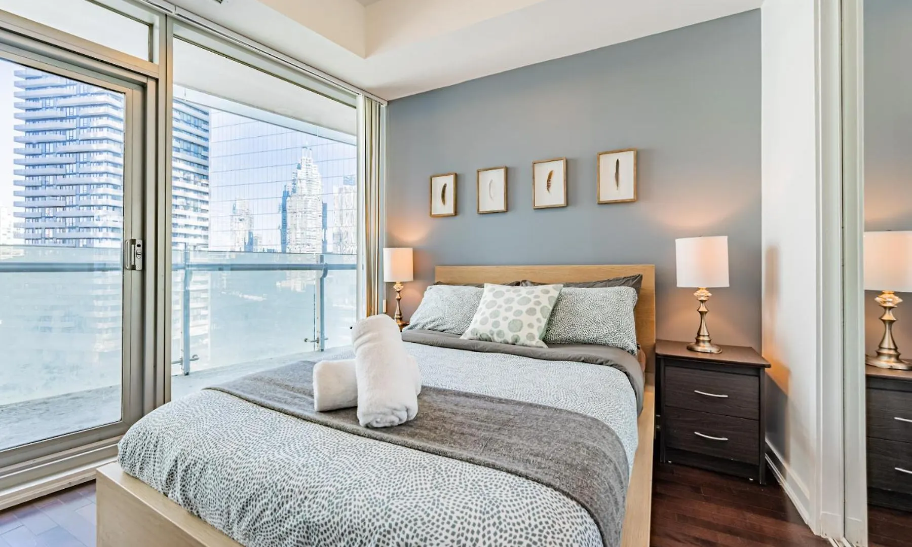 York Suites Toronto Apartment